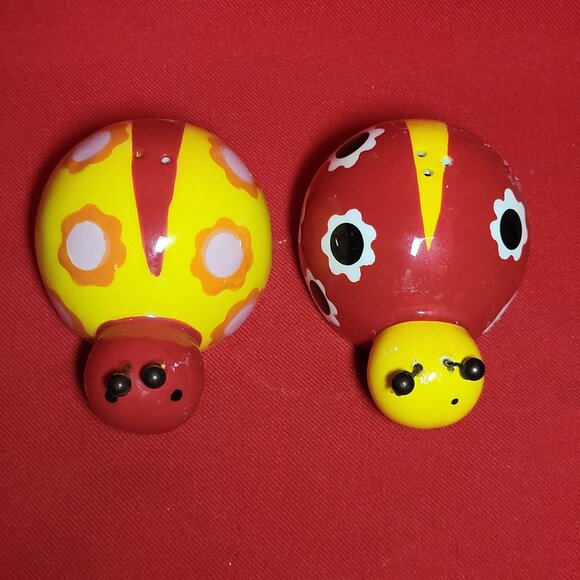 Ladybug Garden Colorful Ceramic Salt & Pepper Shakers - Picture 3 of 10